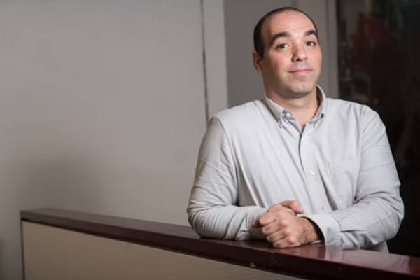 פרופ' אייל קלנטרוף – ראש המרכז לטיפול ולמחקר ב-OCD וראש המגמה לפסיכולוגיה קלינית באוניברסיטה העברית